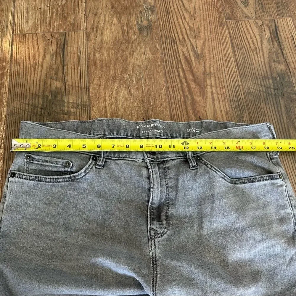Banana Republic Travel Jean Faded Black Wash Size 38 W 29.5 Inseam